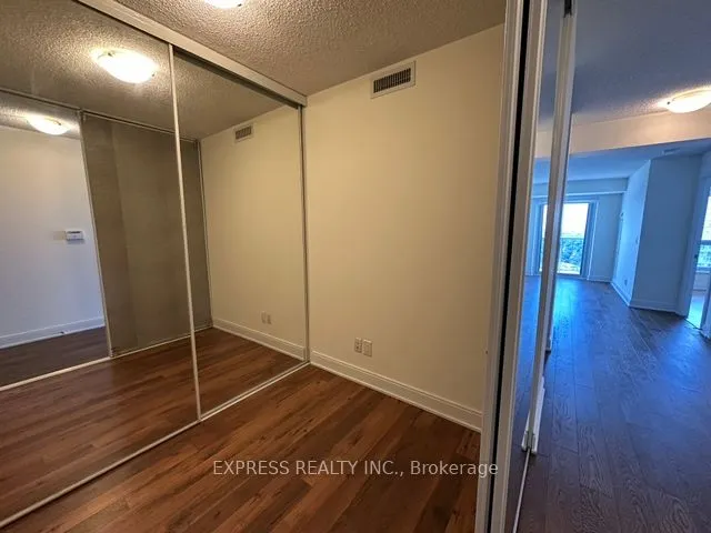 125 Village Green Square, #2806