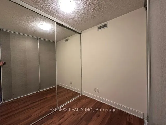 125 Village Green Square, #2806