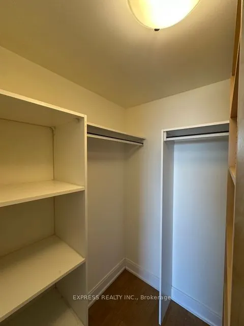 125 Village Green Square, #2806