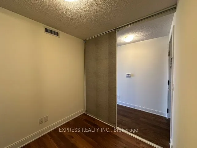 125 Village Green Square, #2806