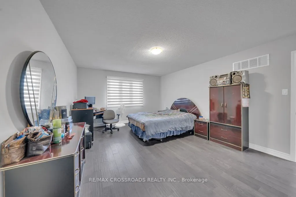 15 Leah Crescent