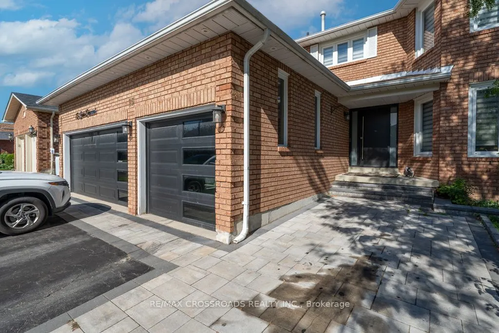 15 Leah Crescent