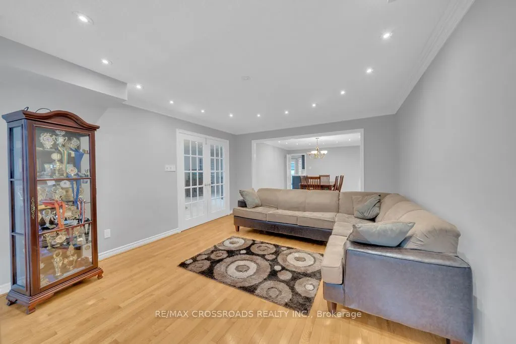 15 Leah Crescent