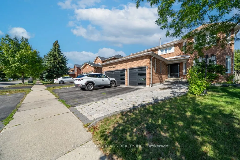 15 Leah Crescent