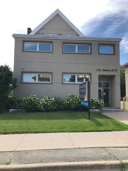 136 Simcoe Street N, #2