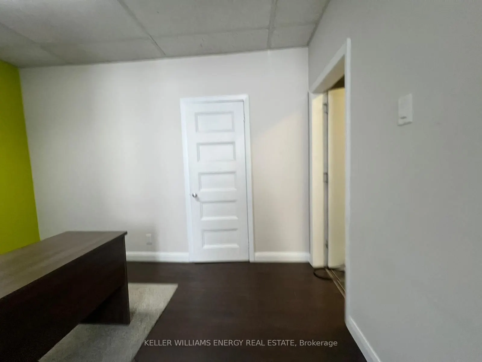 136 Simcoe Street N, #2