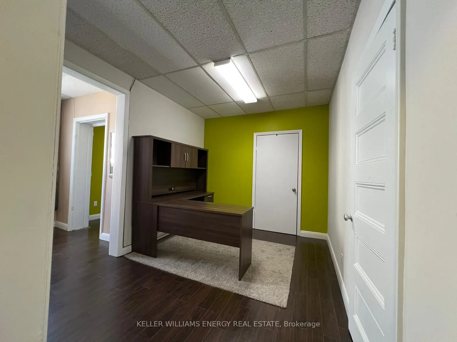 136 Simcoe Street N, #2