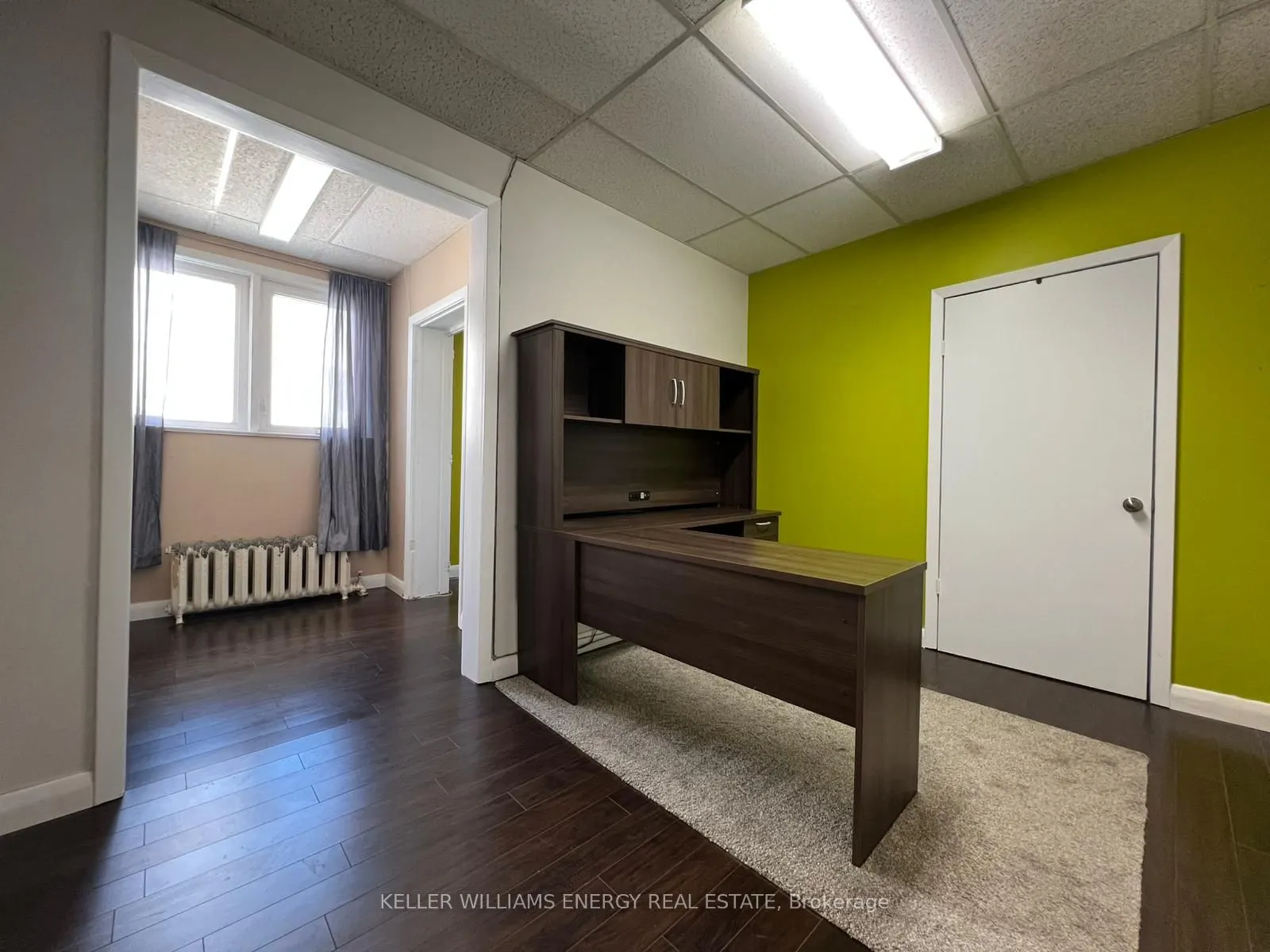 136 Simcoe Street N, #2