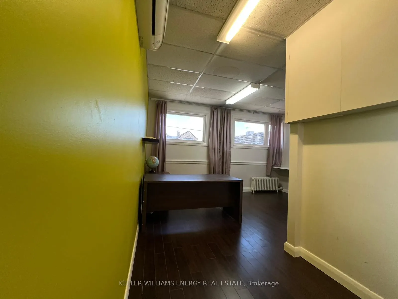 136 Simcoe Street N, #2