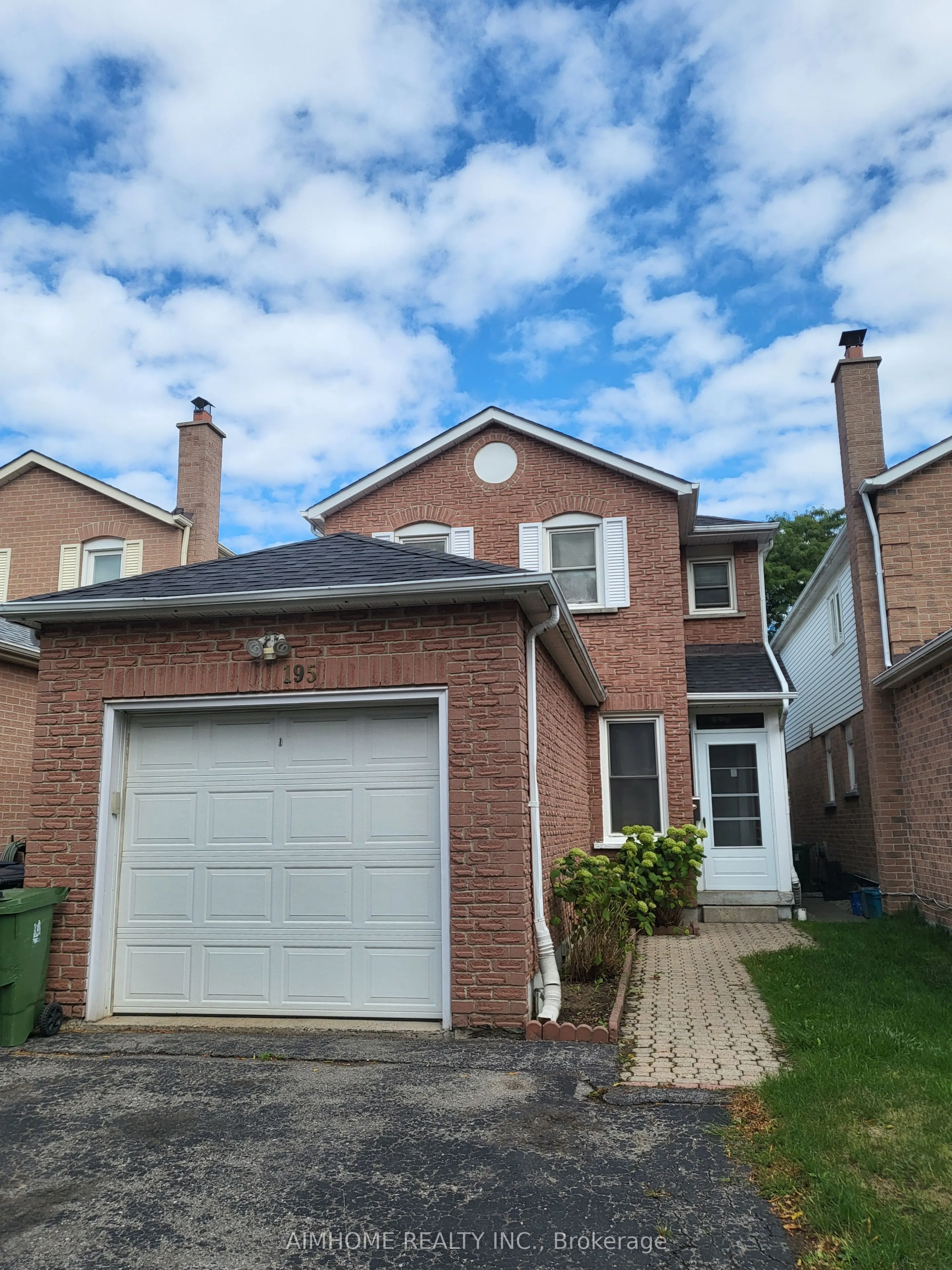 195 Enchanted Hills Crescent