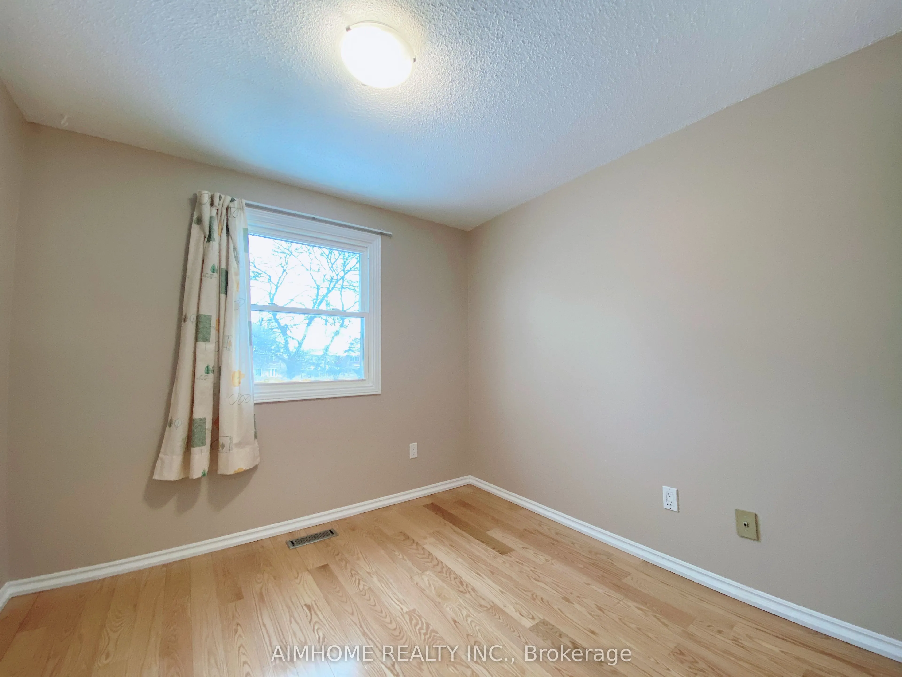 195 Enchanted Hills Crescent