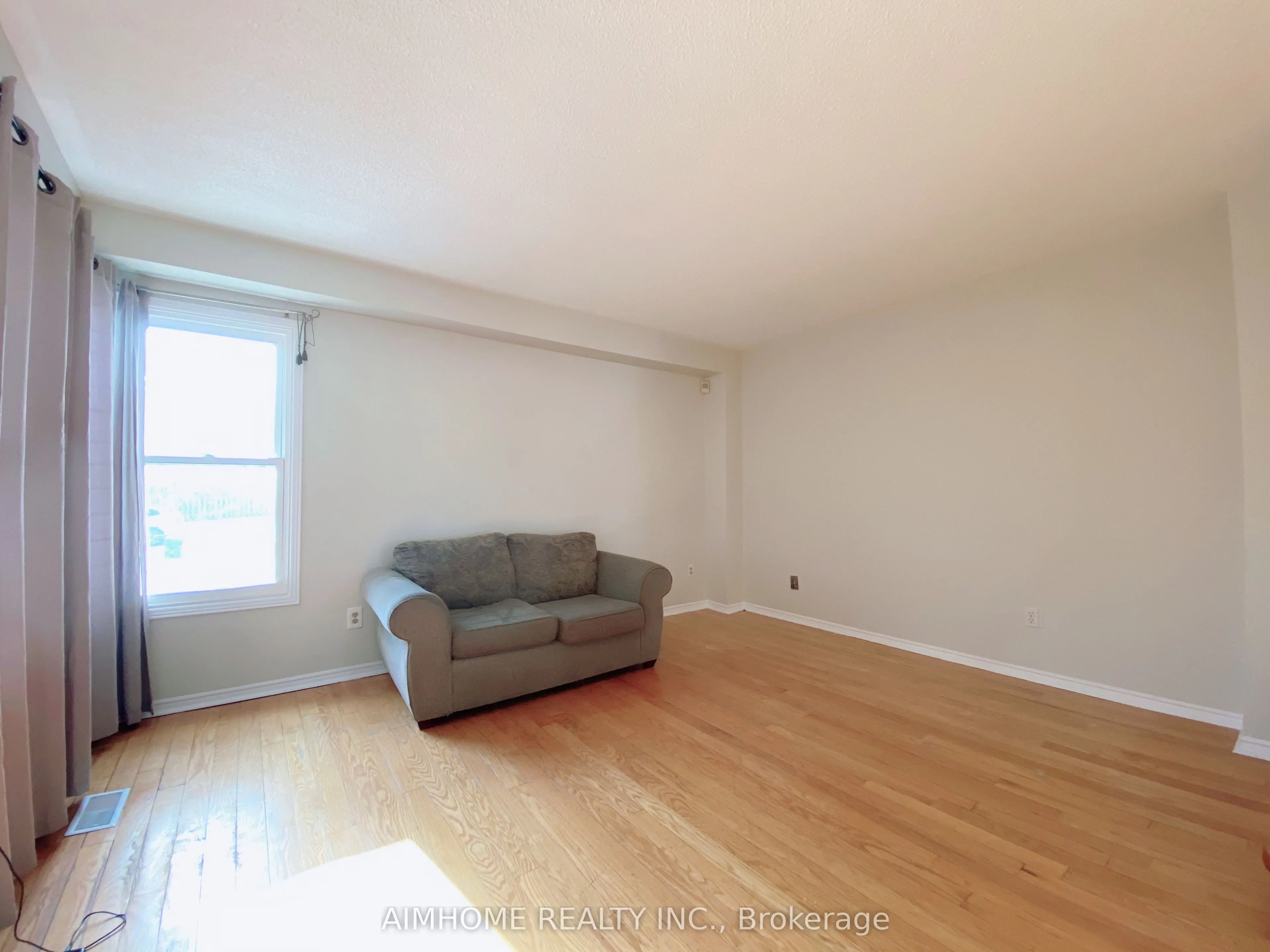 195 Enchanted Hills Crescent