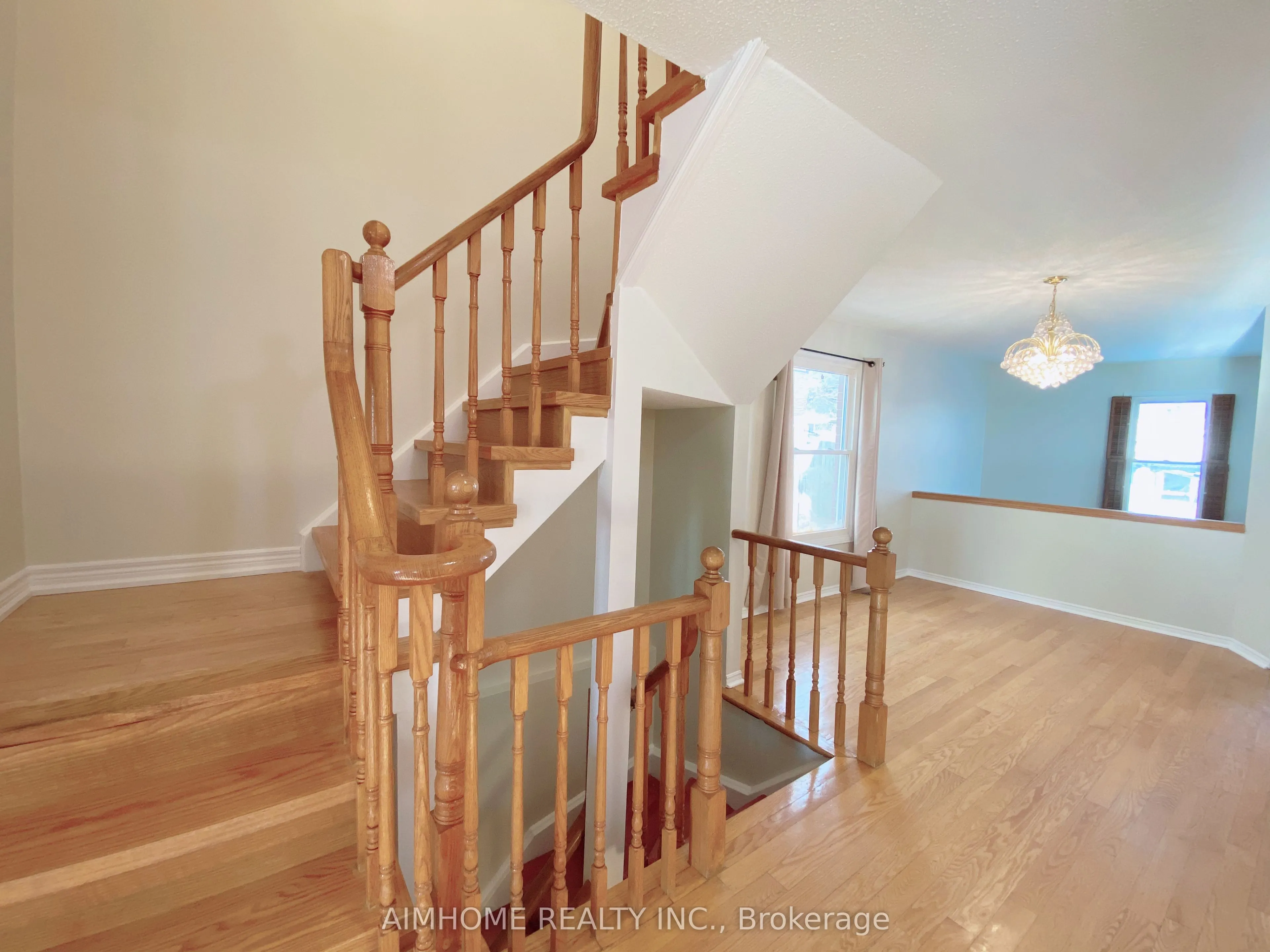 195 Enchanted Hills Crescent