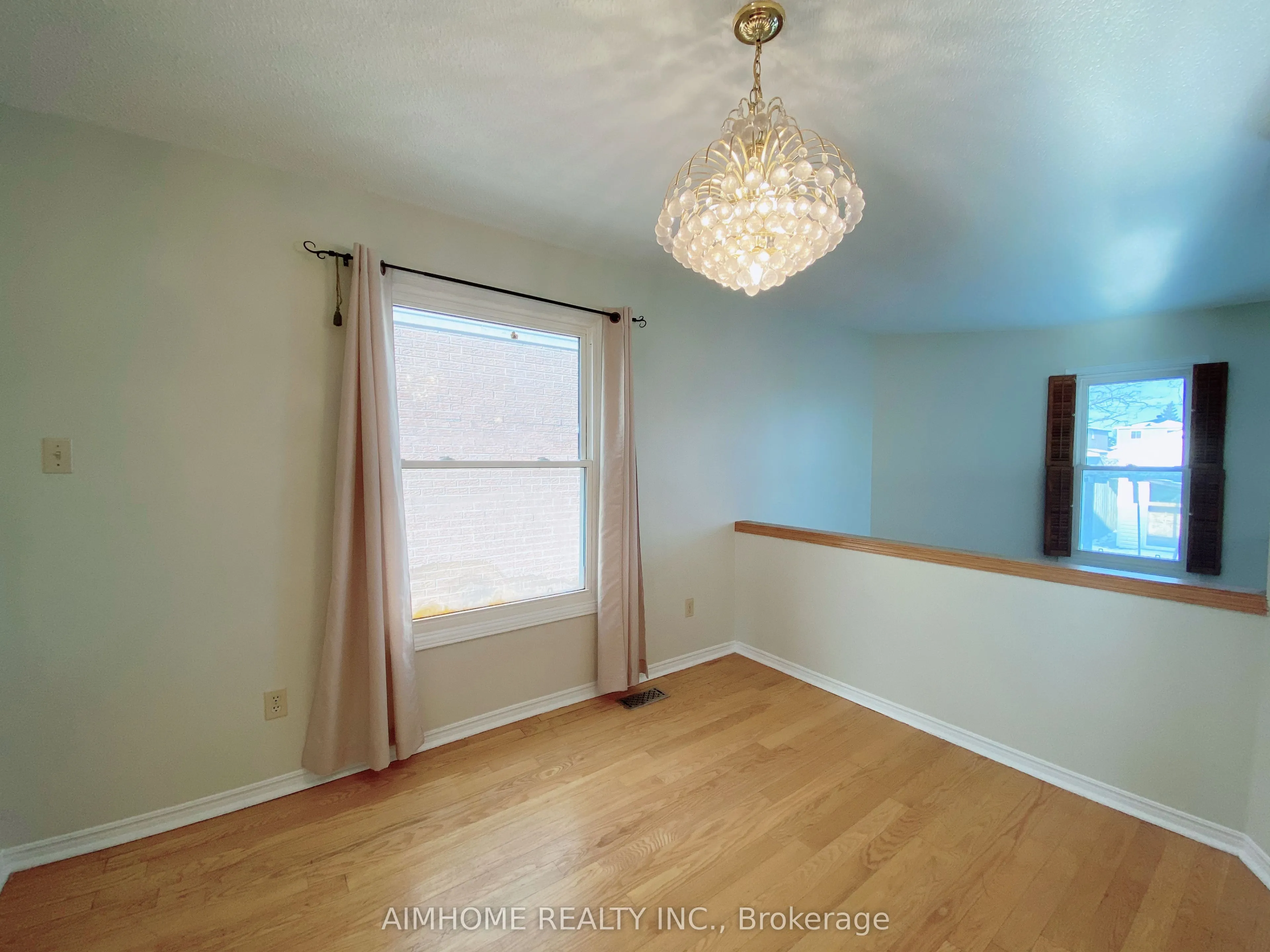 195 Enchanted Hills Crescent