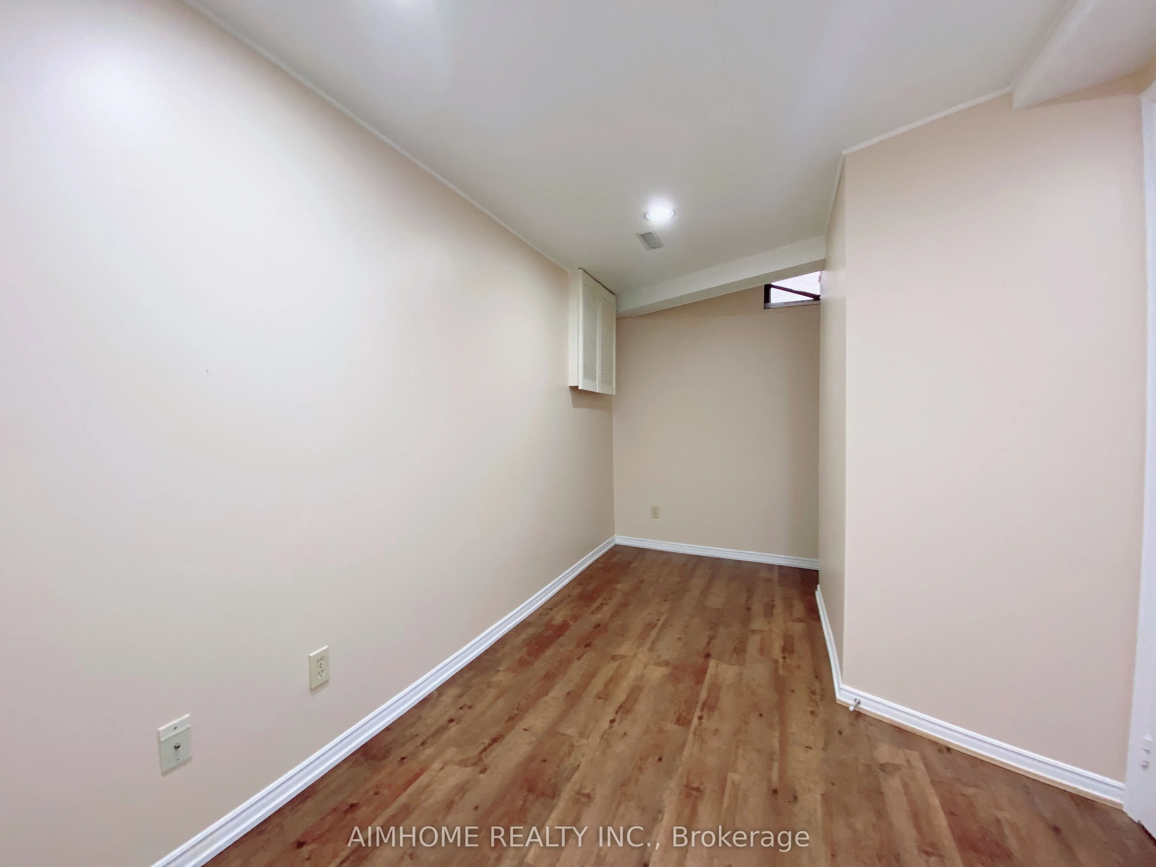 195 Enchanted Hills Crescent