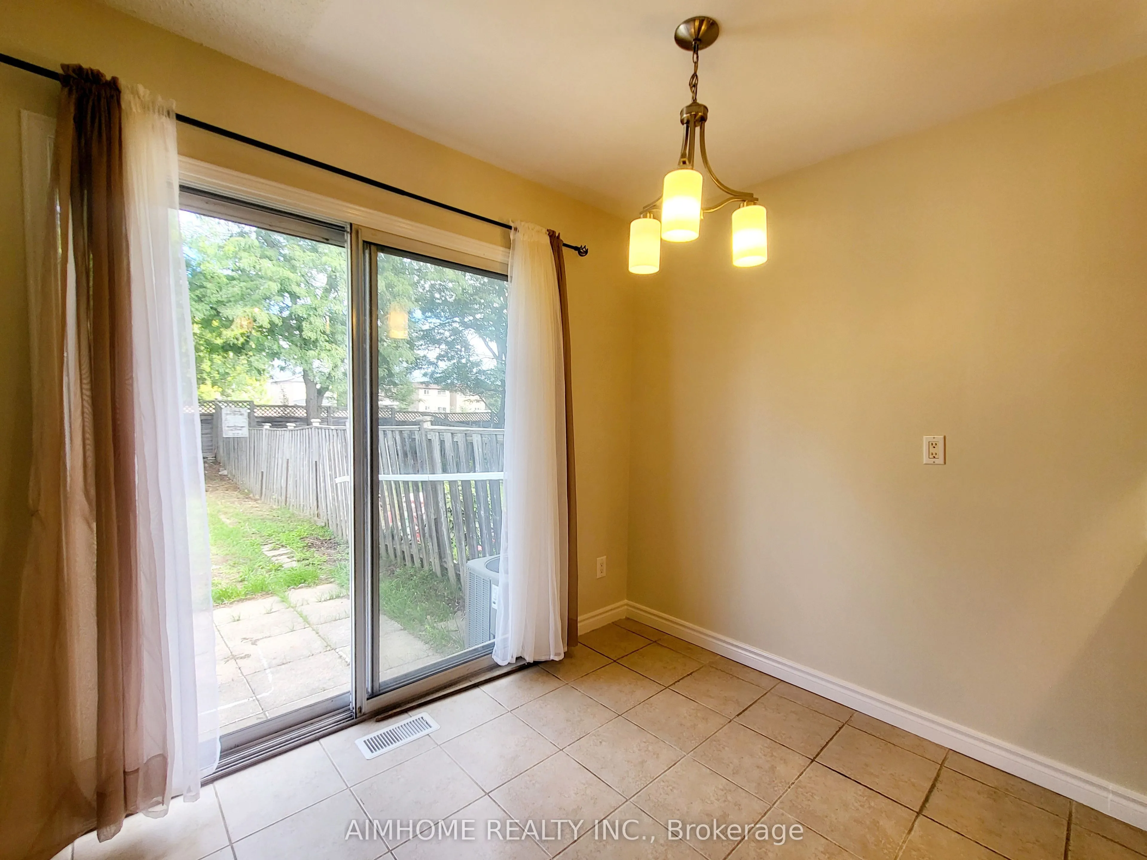 195 Enchanted Hills Crescent