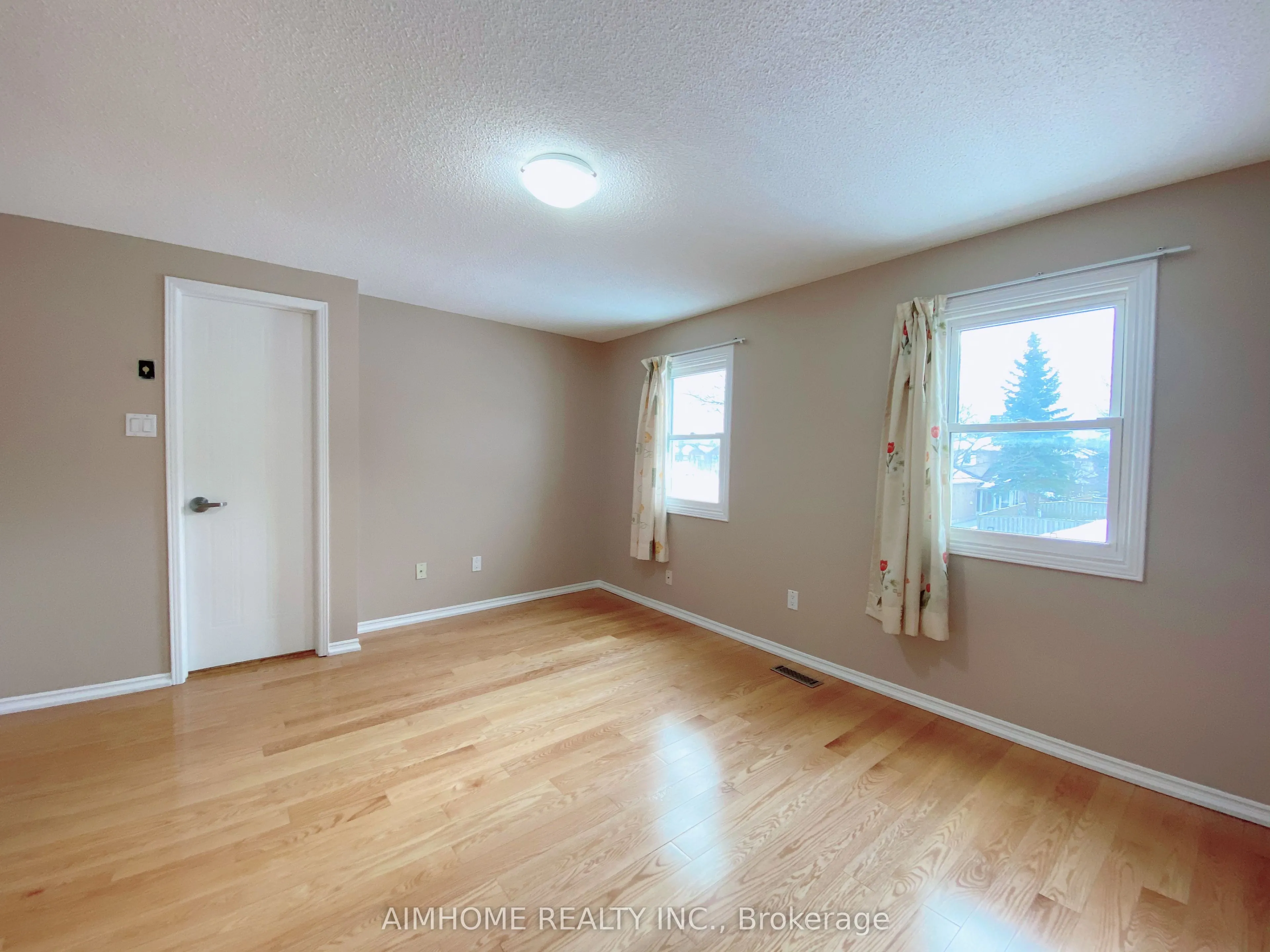 195 Enchanted Hills Crescent