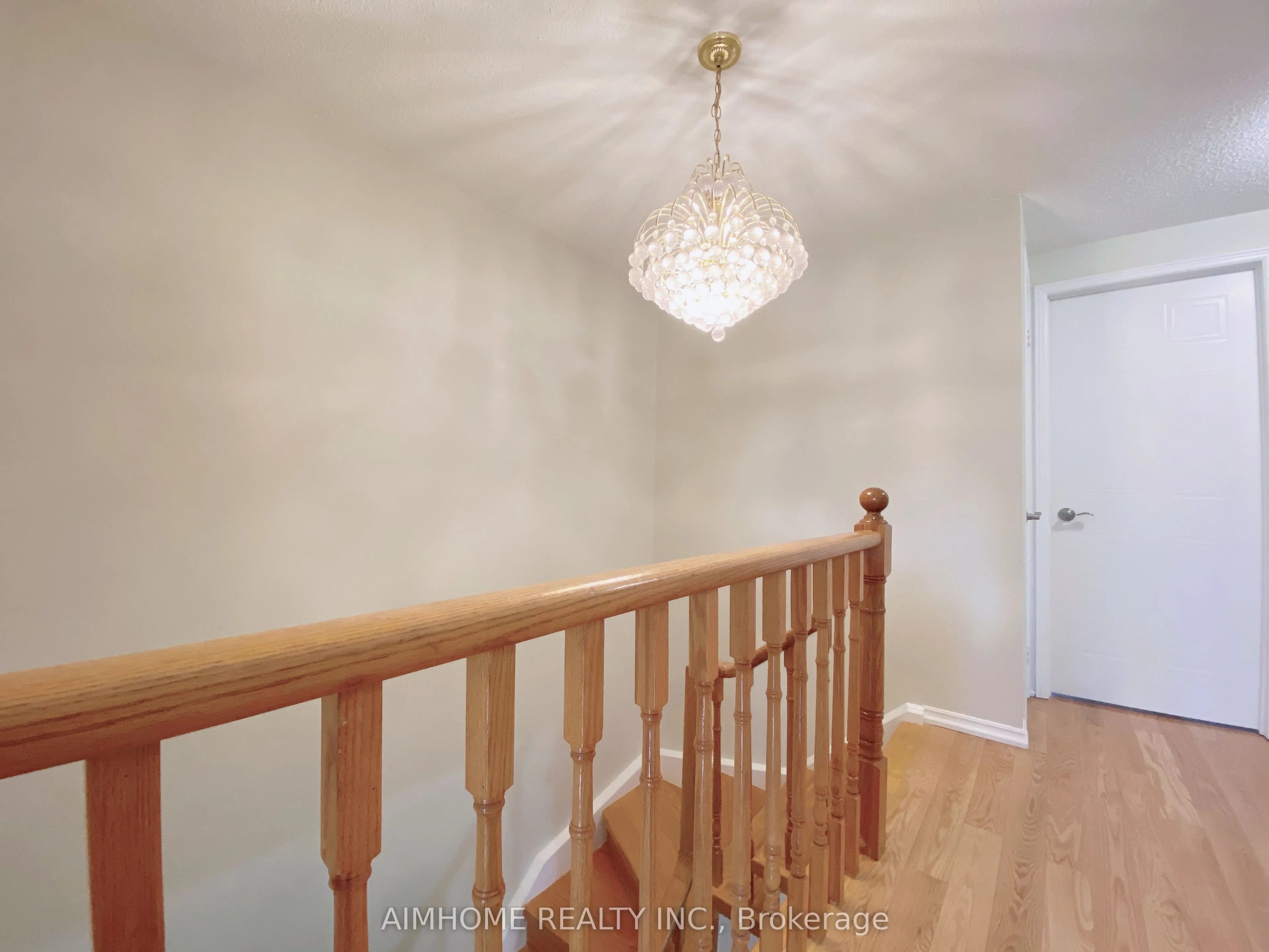 195 Enchanted Hills Crescent
