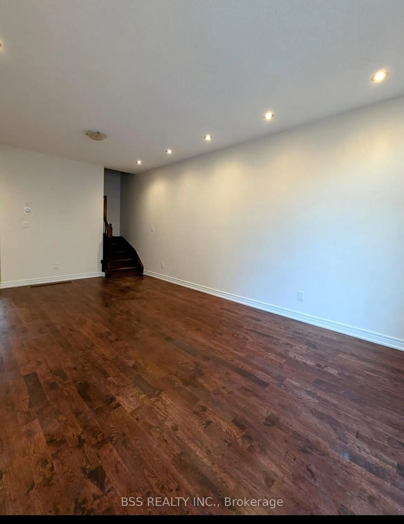 3759B St Clair Ave East Avenue E