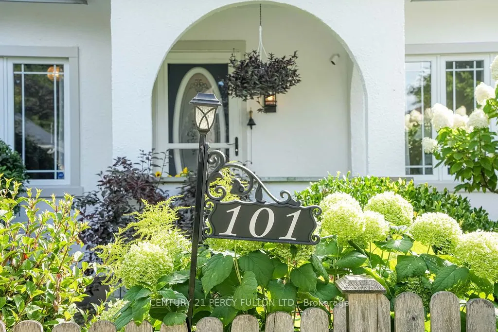 101 Roxborough Avenue