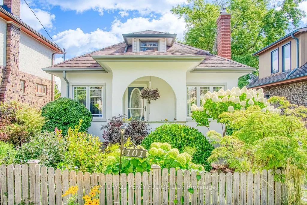 101 Roxborough Avenue