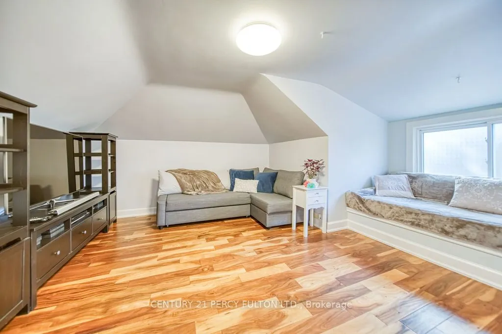 101 Roxborough Avenue