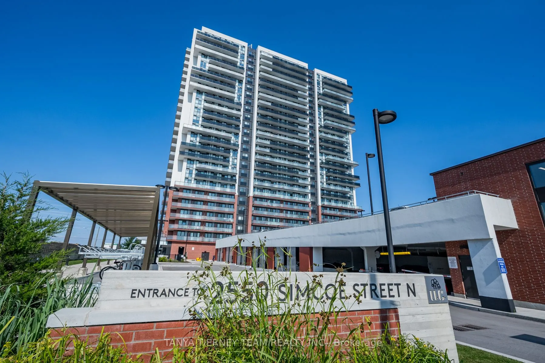 2550 Simcoe Street N, #1812