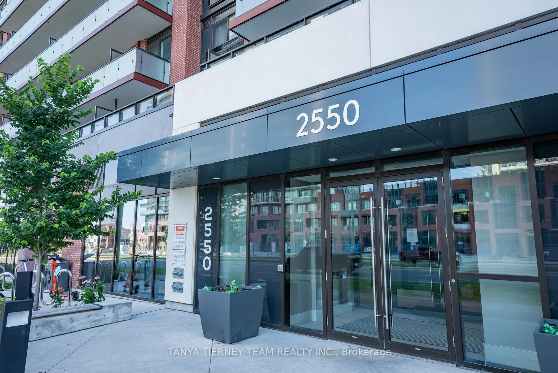 2550 Simcoe Street N, #1812