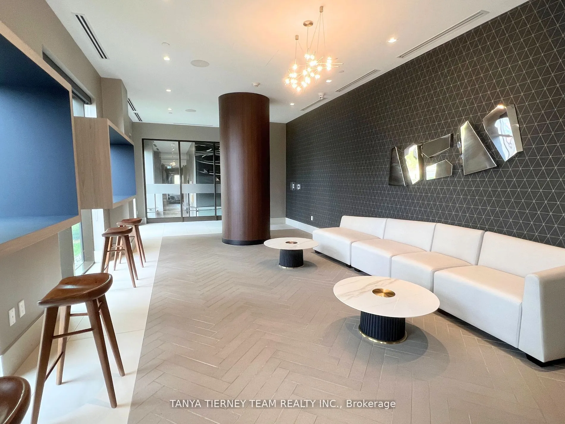 2550 Simcoe Street N, #1812
