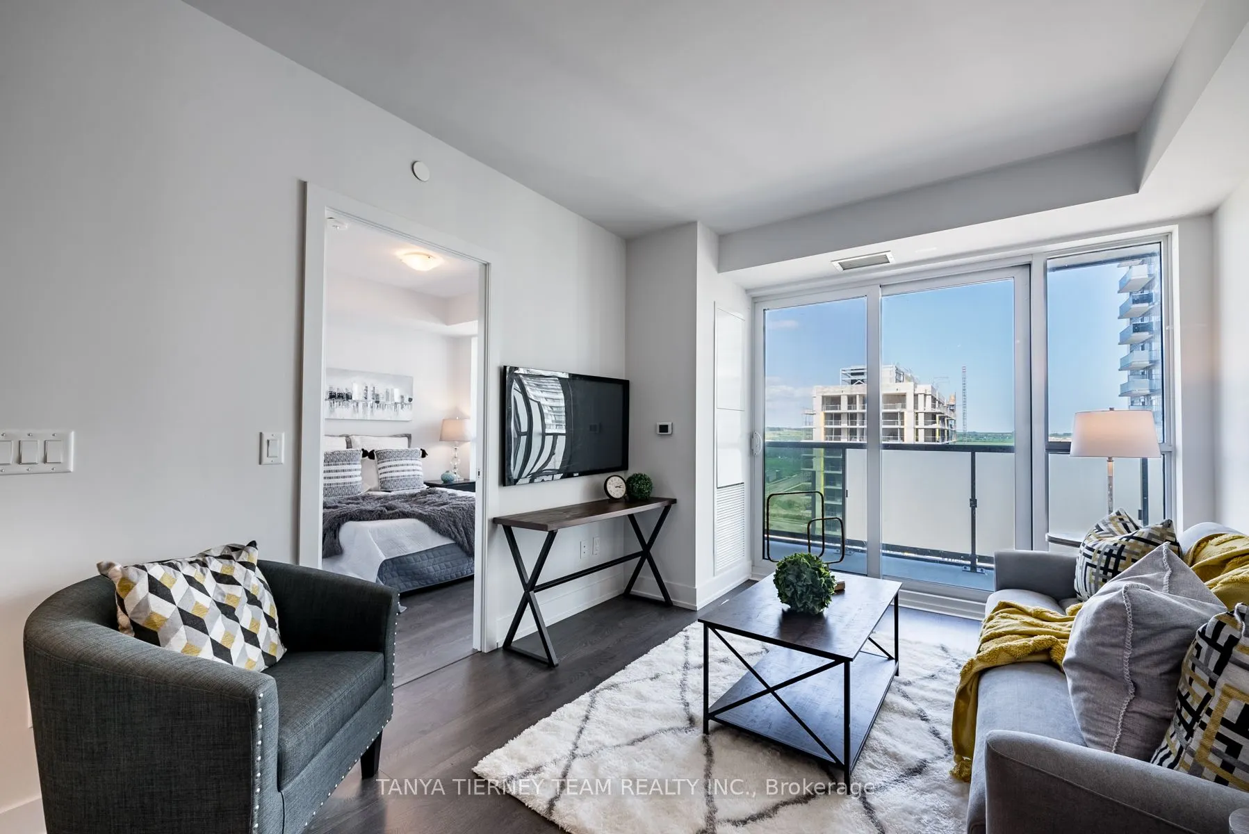 2550 Simcoe Street N, #1812