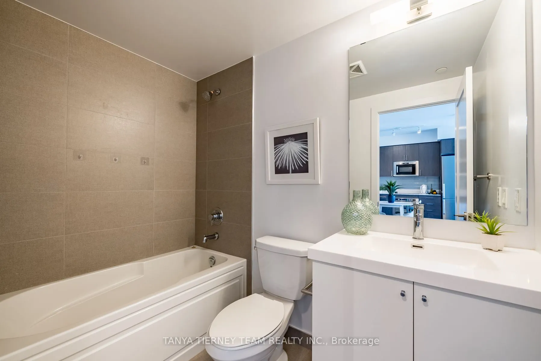 2550 Simcoe Street N, #1812