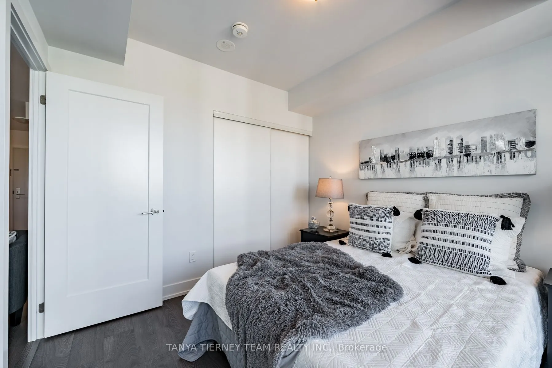 2550 Simcoe Street N, #1812