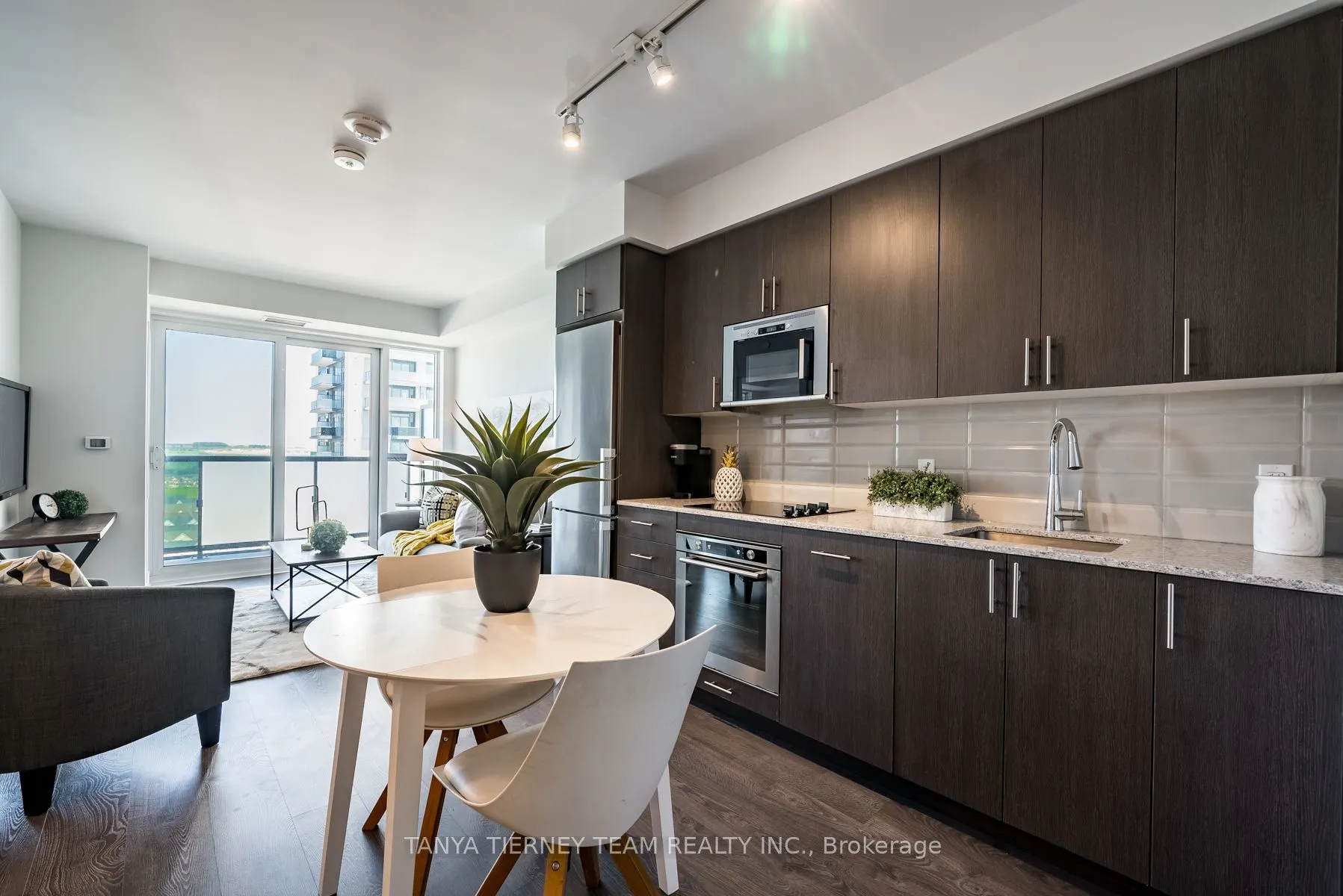 2550 Simcoe Street N, #1812