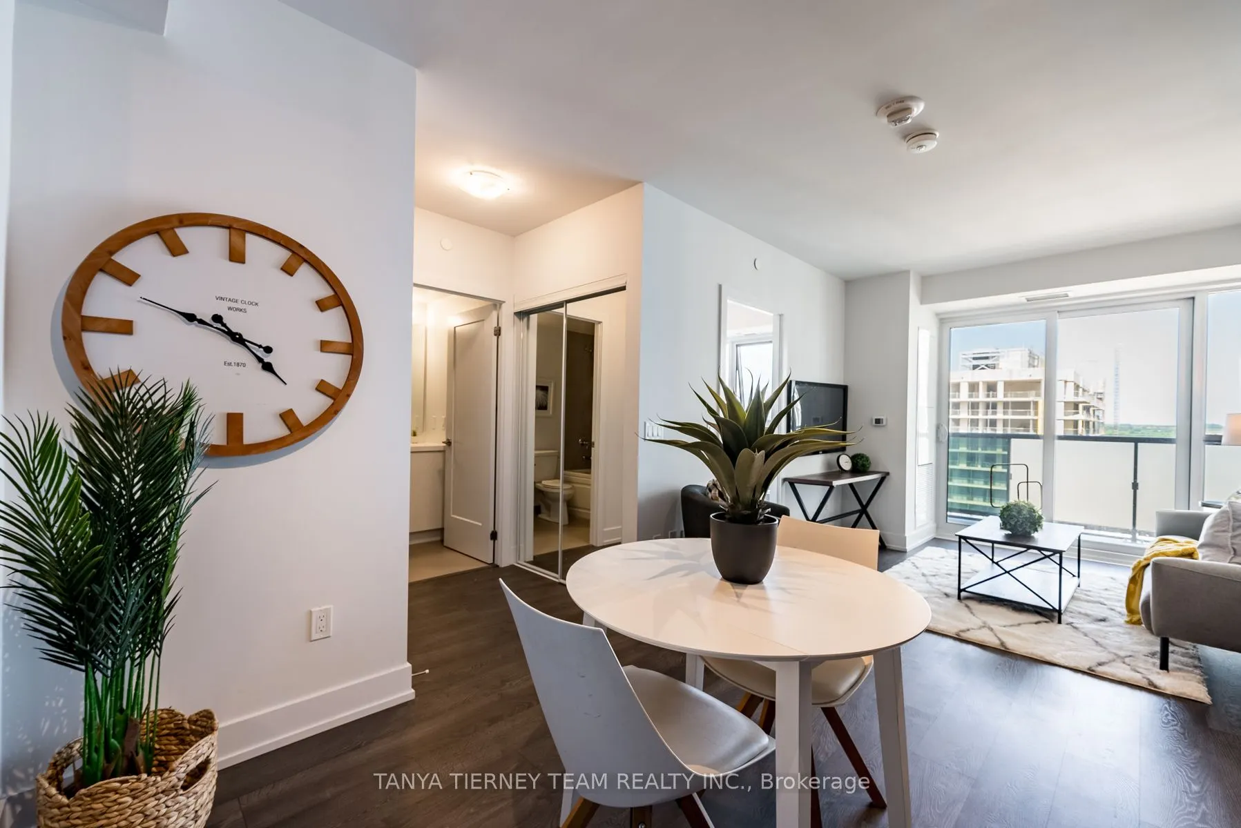 2550 Simcoe Street N, #1812