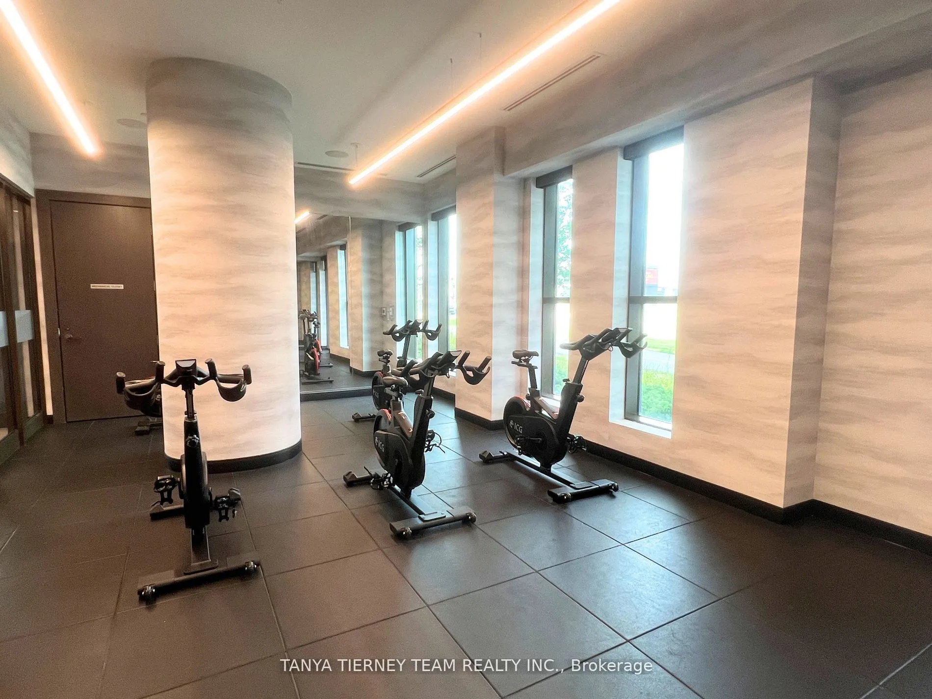 2550 Simcoe Street N, #1812
