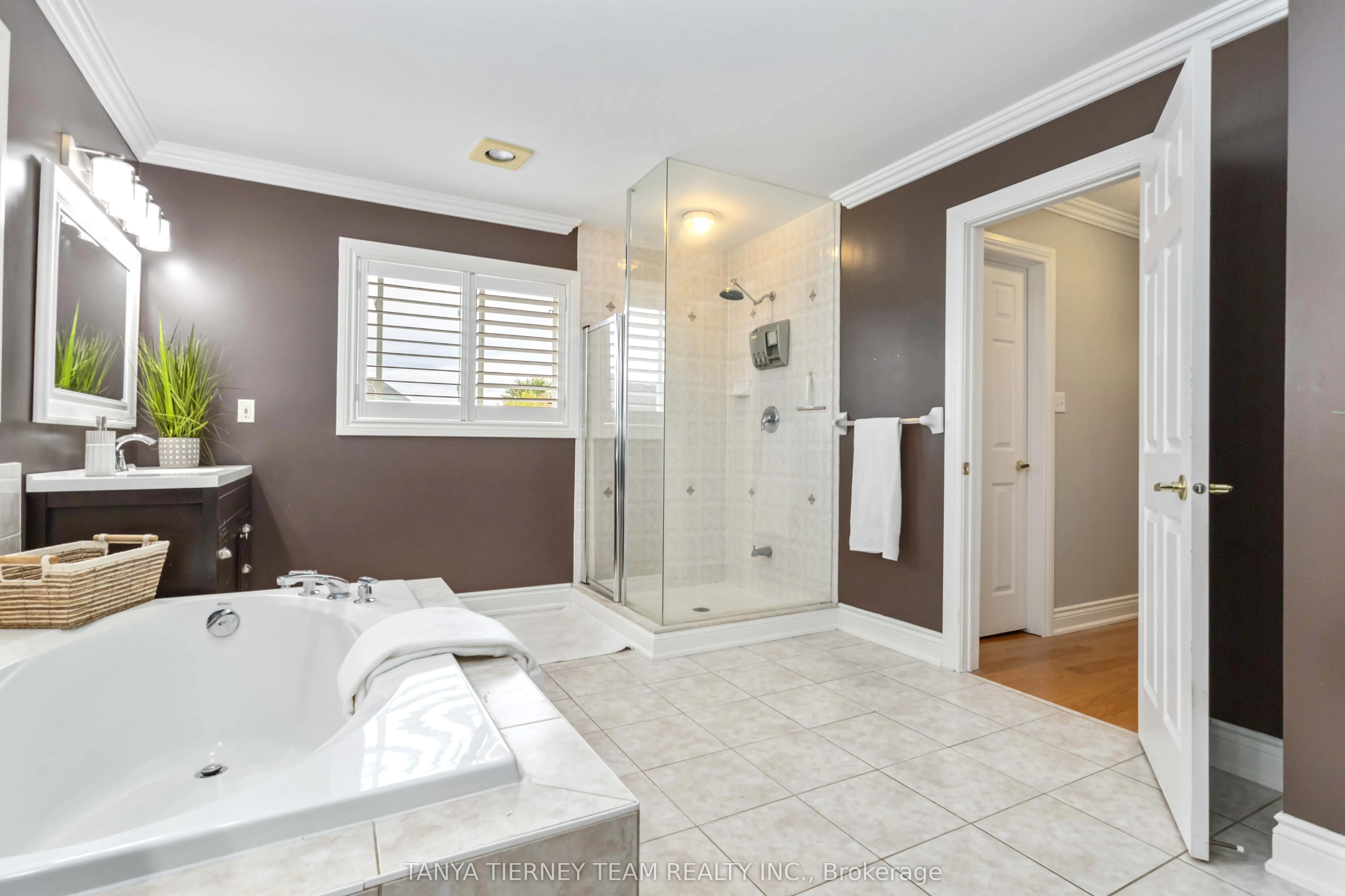 11 Claridge Crescent