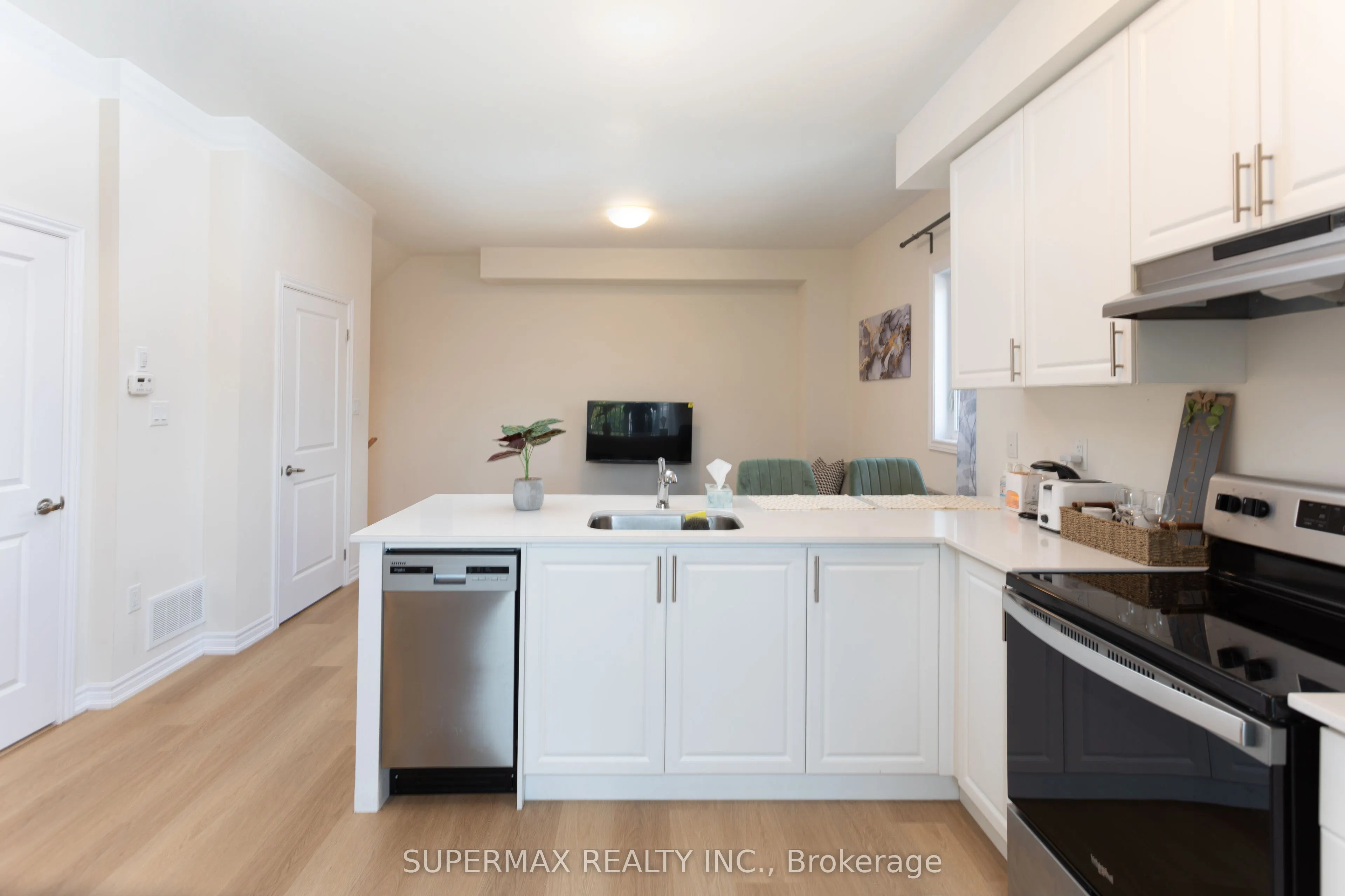 470 Beresford Path, #10