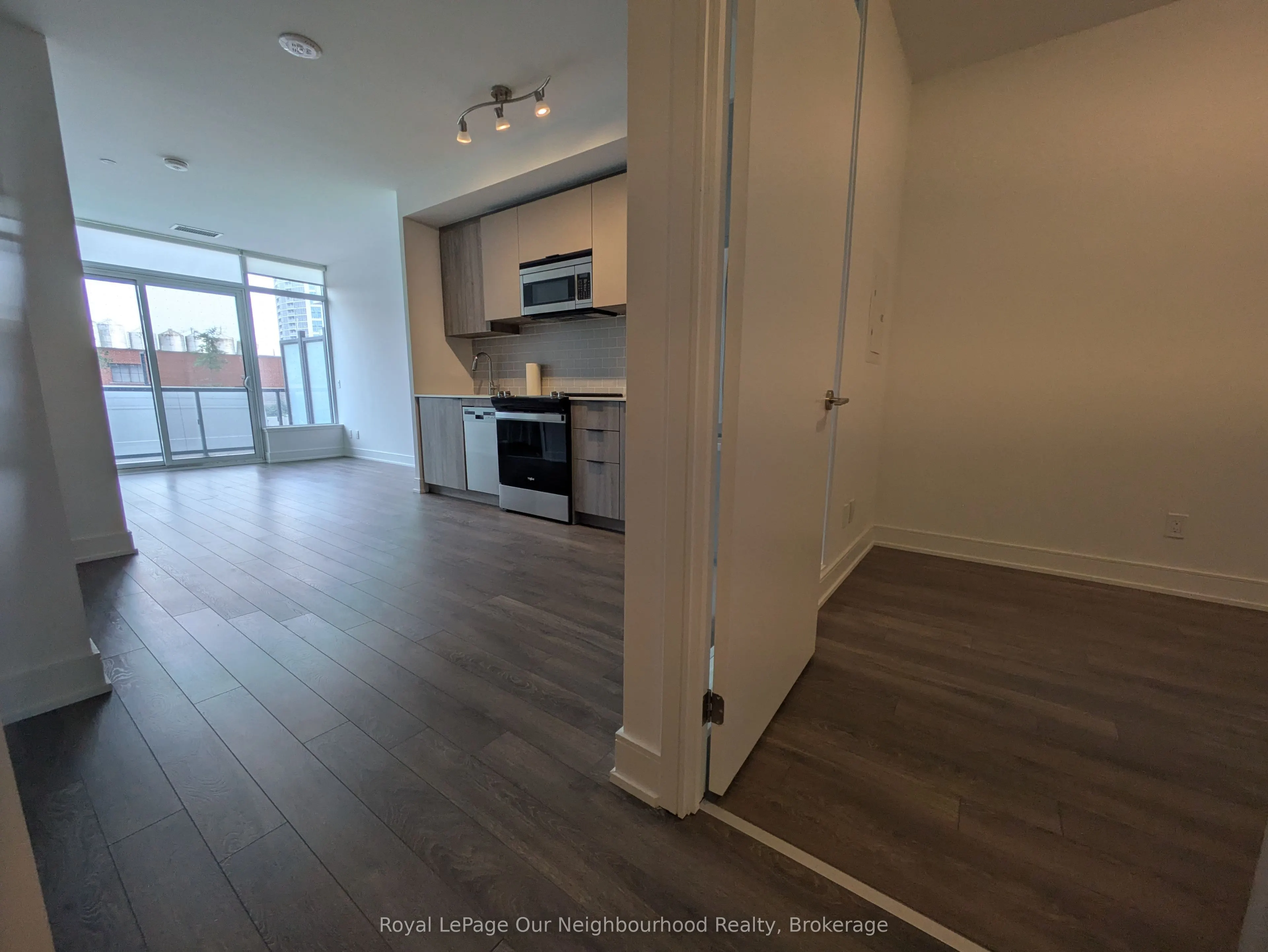 1350 Ellesmere Road, #211