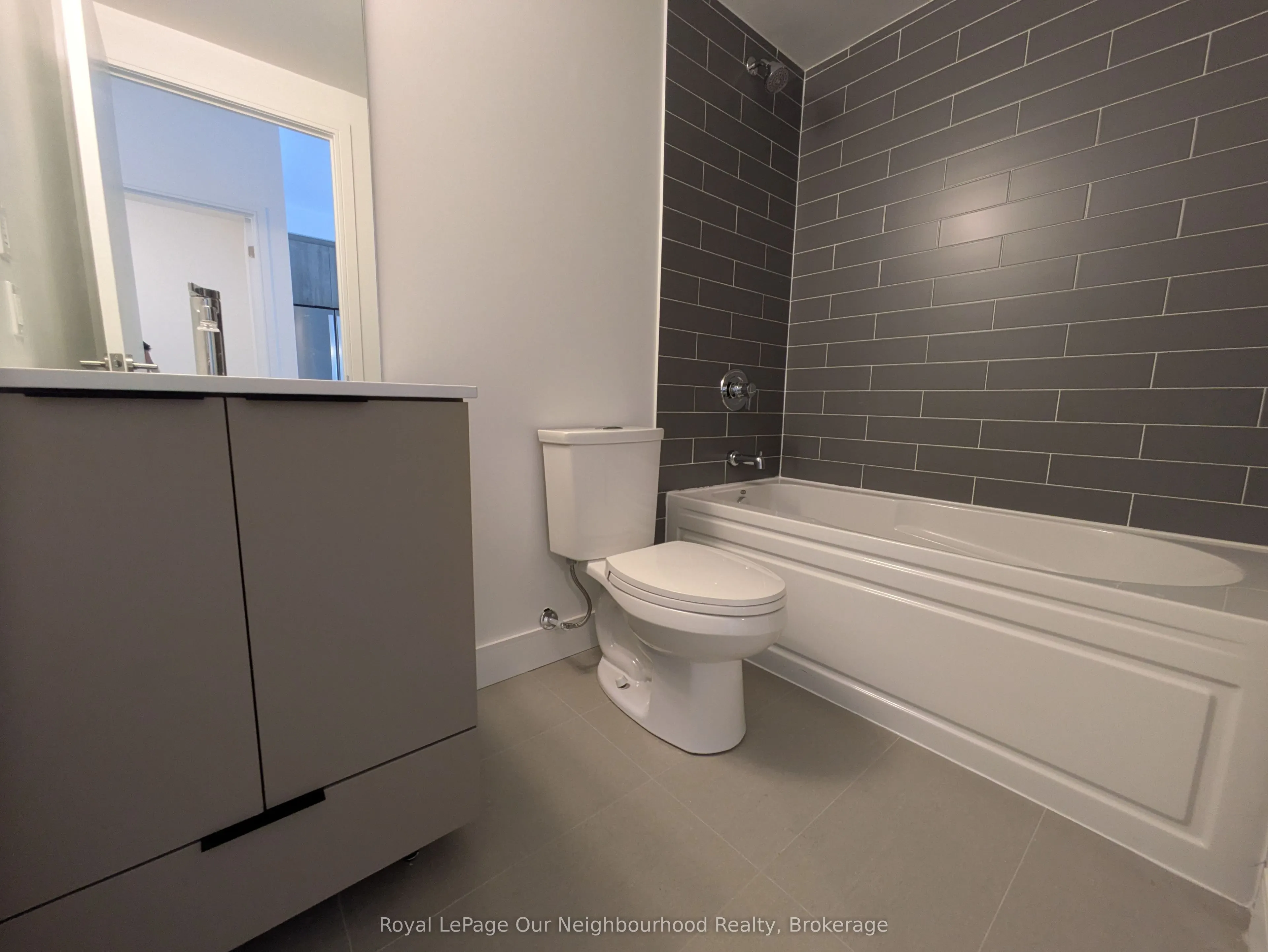 1350 Ellesmere Road, #211