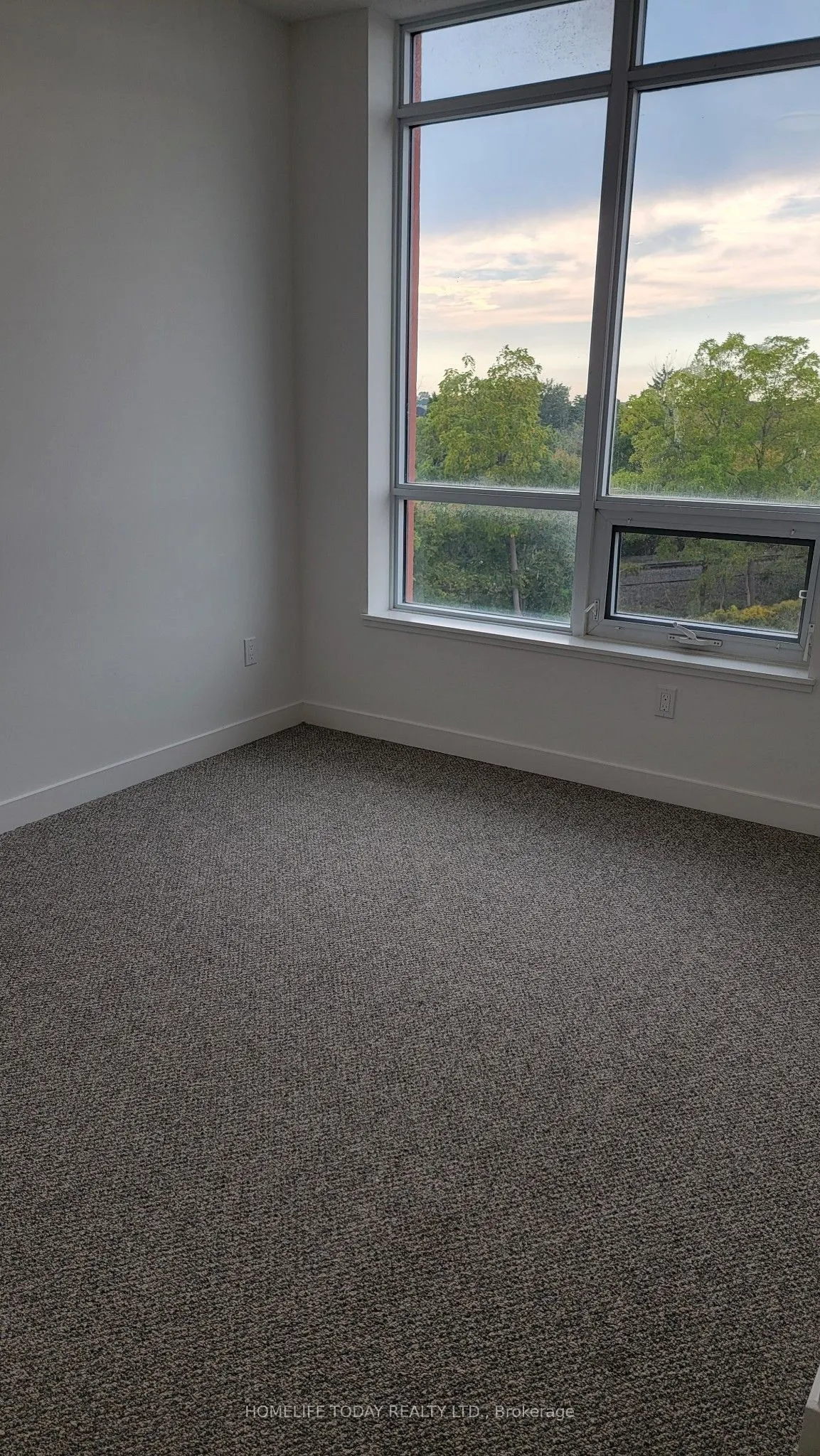 1010 Dundas Street E, #519