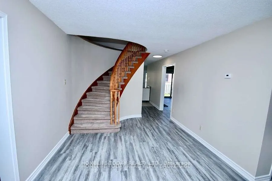 2390 Wildwood Crescent
