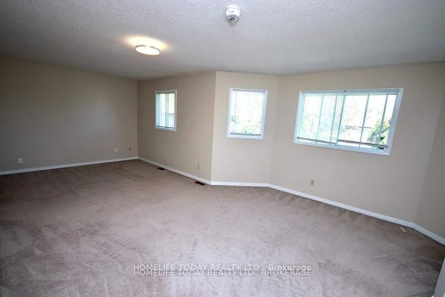2390 Wildwood Crescent