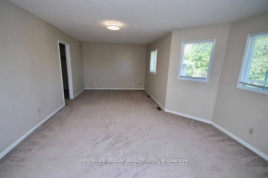2390 Wildwood Crescent