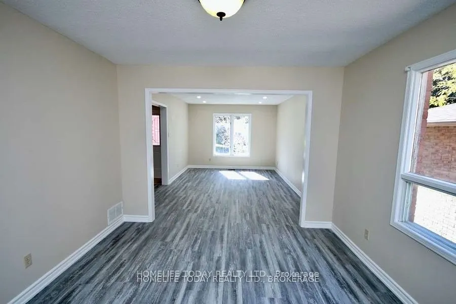 2390 Wildwood Crescent