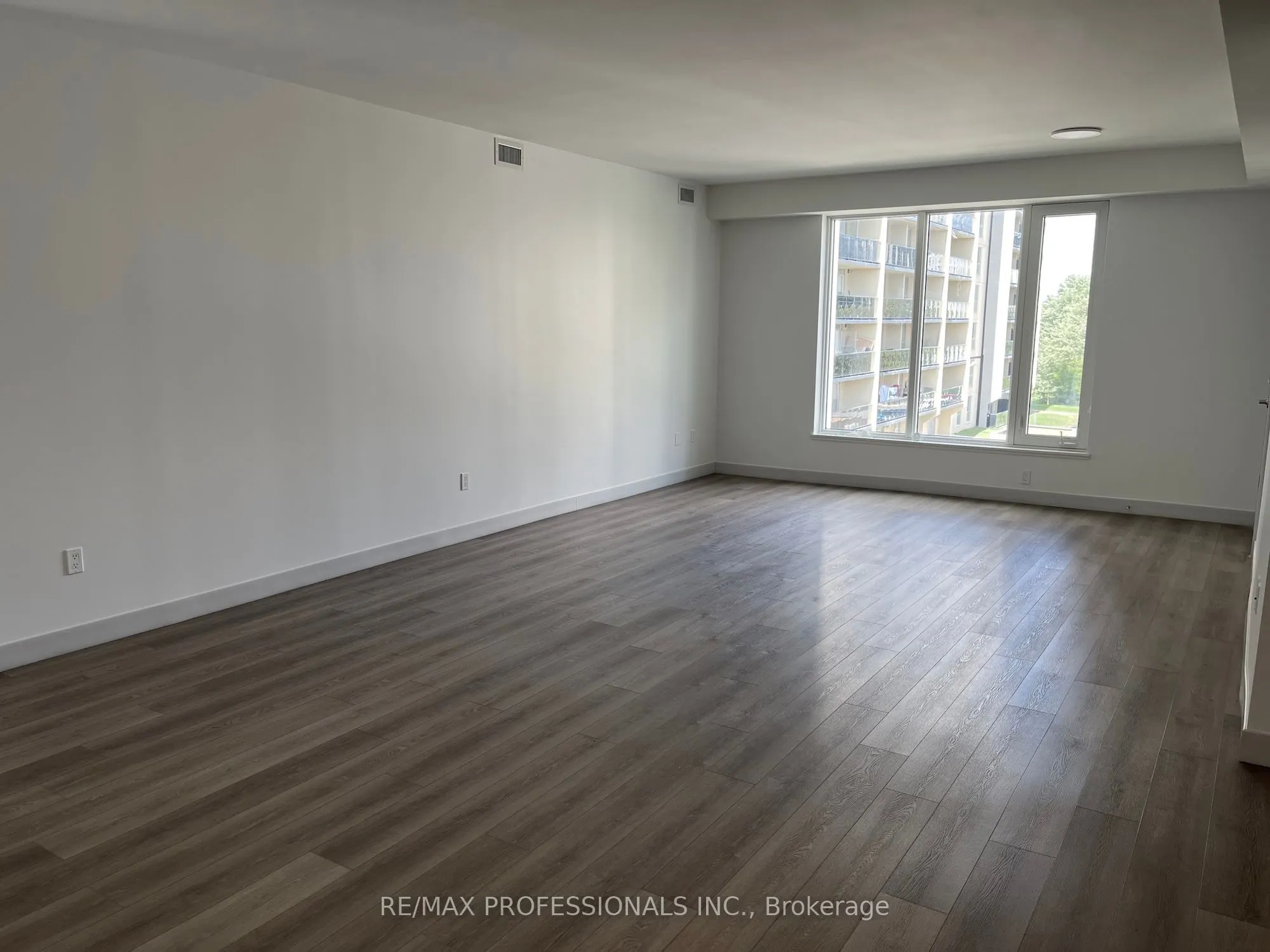 37 Antrim Crescent, #301