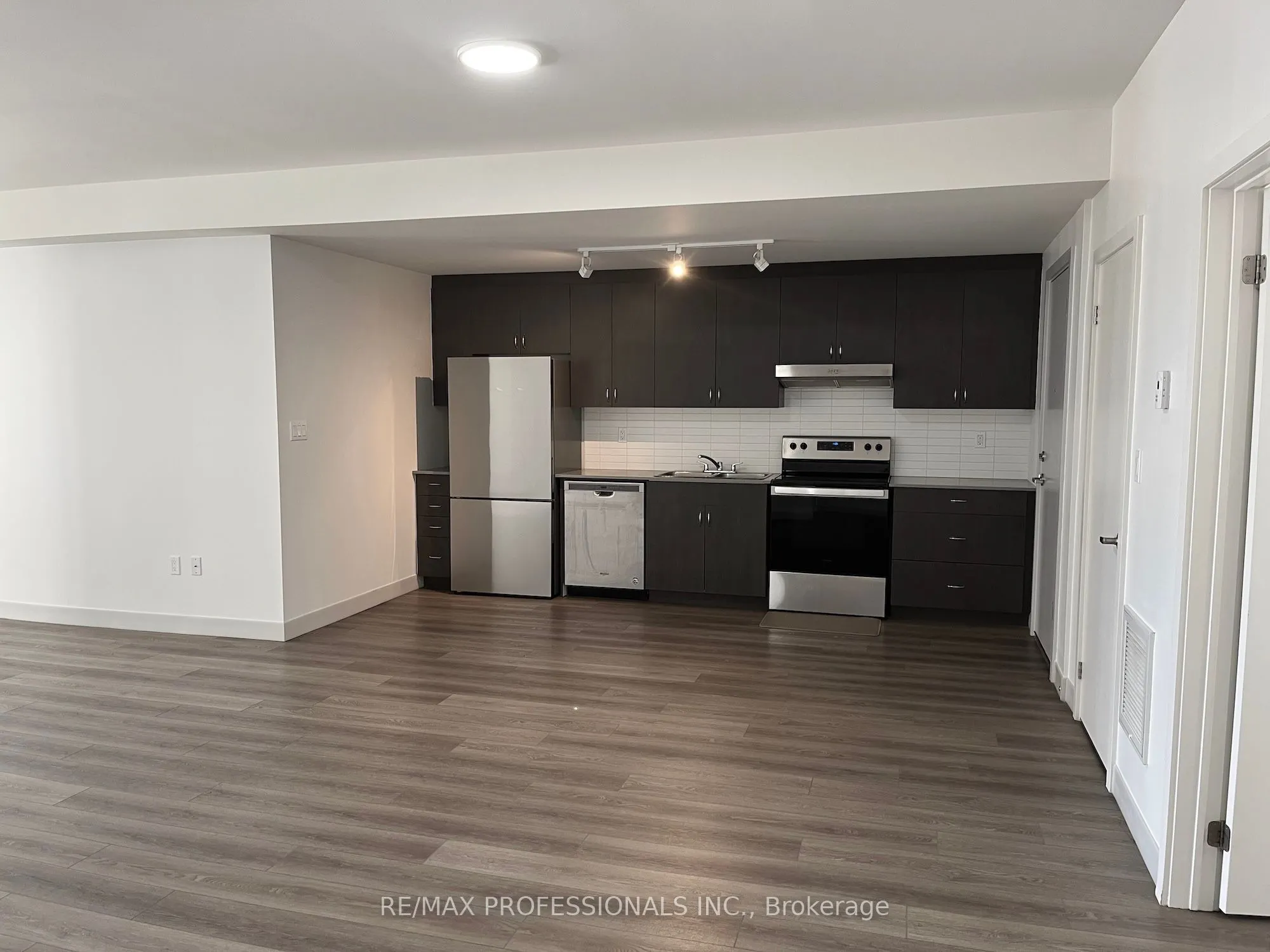 37 Antrim Crescent, #301