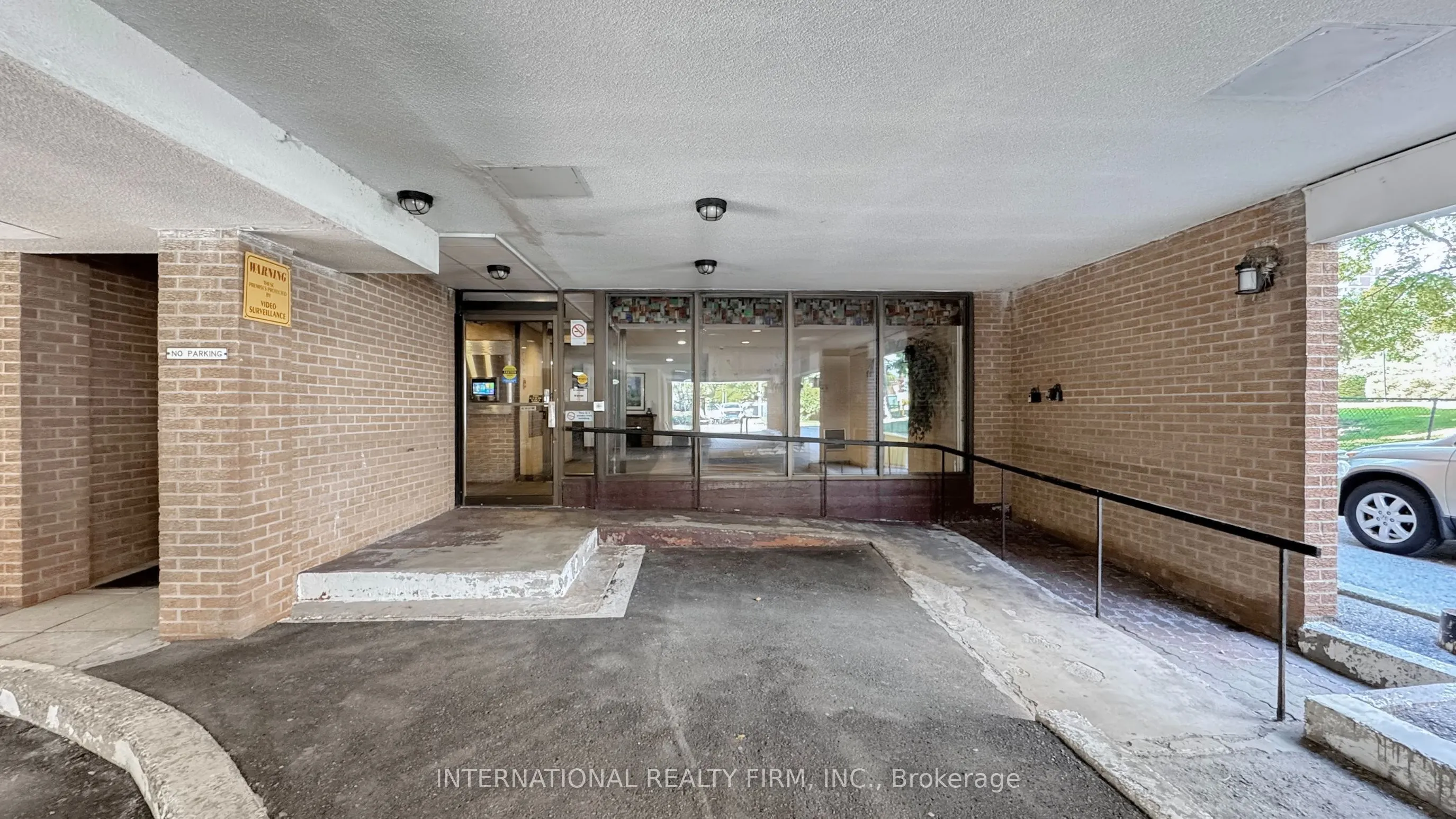 1200 Bridletowne Circle, #404