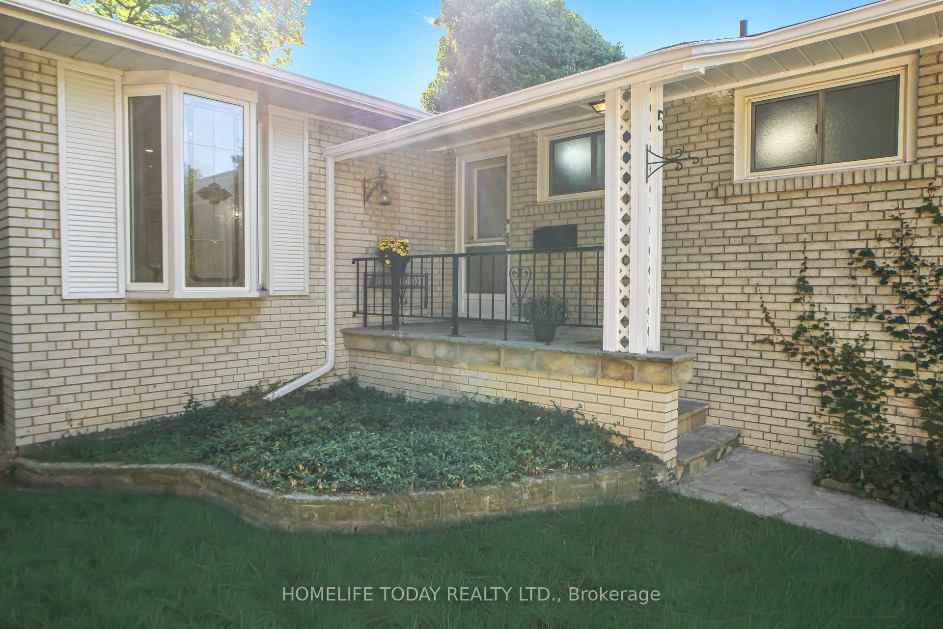 5 Landfair Crescent