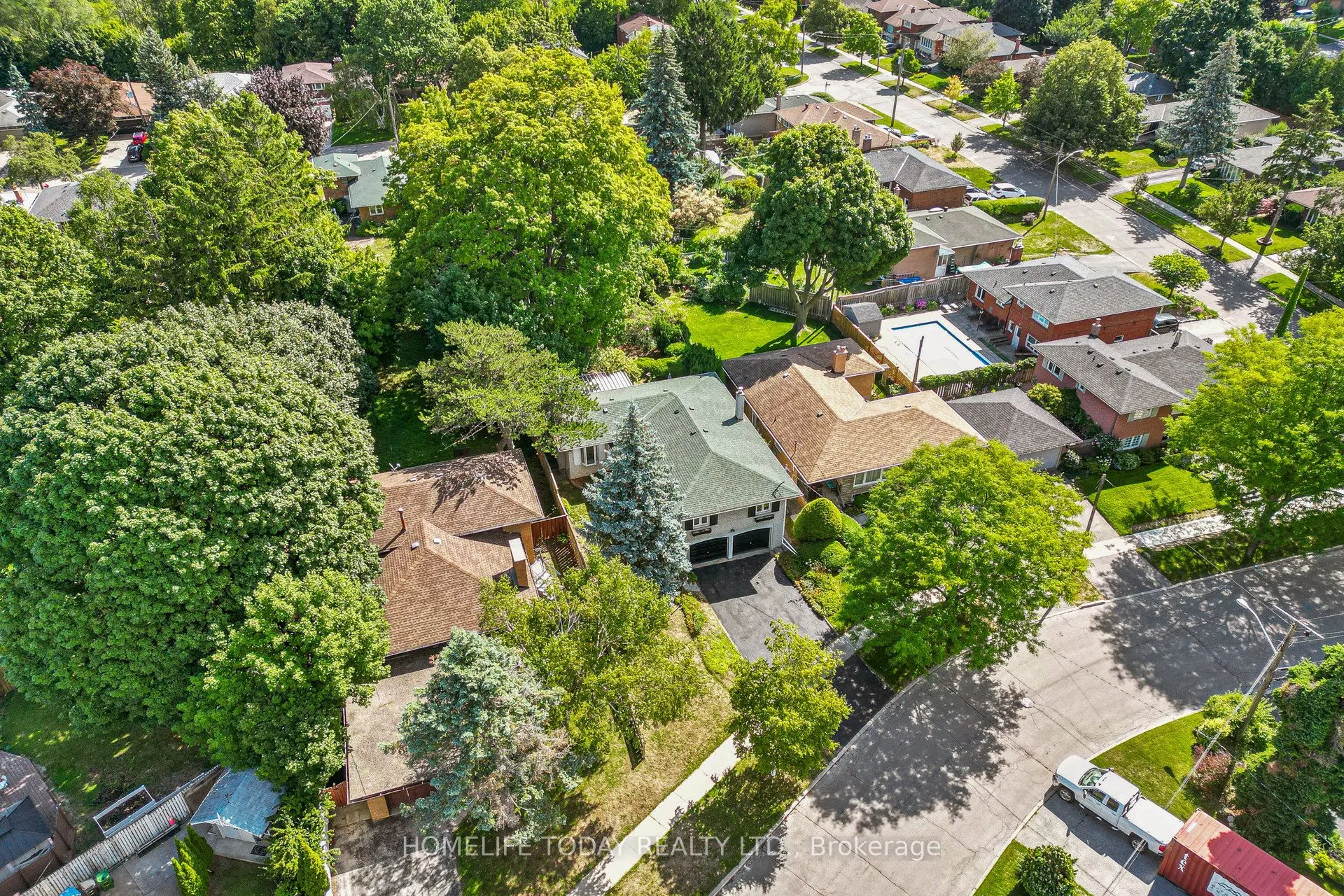 5 Landfair Crescent