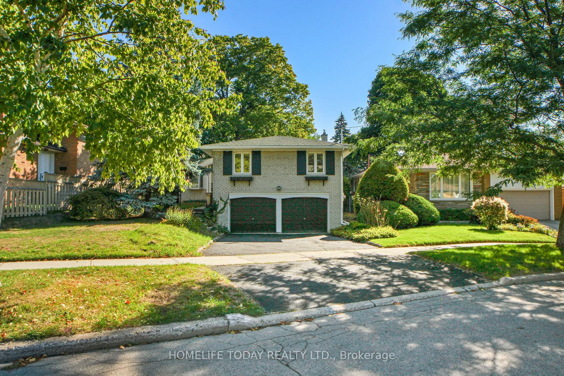 5 Landfair Crescent